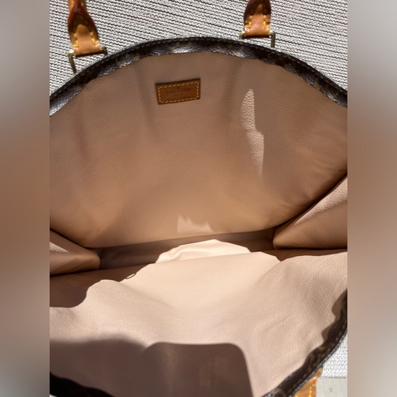 Louis Vuitton Tote - Picture 6 of 8